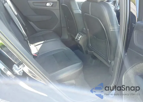 2021 Volvo Xc40 T5 R-Design z USA, uszkodzony, nr VIN YV4162UM3M2576085